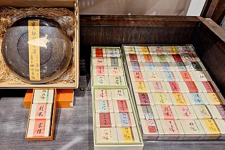 「自慢堂」の前身は、1987年に台湾で創業した「養心小樓」。その後、茶葉店「養心堂」と茶器の店「草堂」へと発展し、2つを合体させた「自慢堂」を設立。2012年に北京に初出店を果たすと、3年後の2015年に台中に台湾1号店をオープンしました。