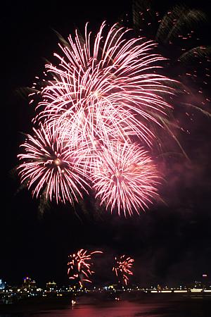 【台北イベント】「2025大稻埕夏日節(台北サマーフェスティバル)」花火大会日時・おすすめ鑑賞スポット・アクセスを総まとめ！ 大稻埕夏日節 台北サマーフェスティバル 花火 迪化街 大稻埕 台湾イベント 台北イベント 花火打ち上げアクセス