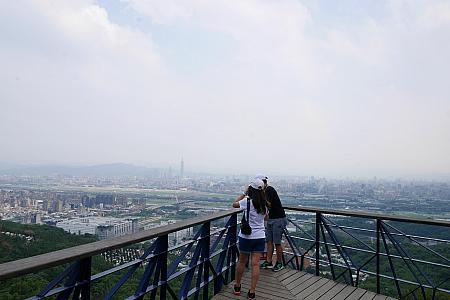 劍潭山觀景平台は台北の街と一緒に撮影できますよ～！