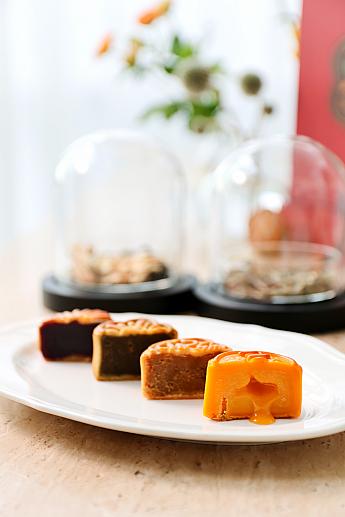 【台湾人気店コラボ】食品EC「TASTE by MMHG」×お花屋さん「CNFLOWER」がタッグを組んだ中秋節の月餅ギフト発売中！ 中秋節 月餅 TastebyMMHG CNFlower CNSalon 台北土産 台湾土産 季節限定 台北観光 台湾観光 台北旅行台湾旅行