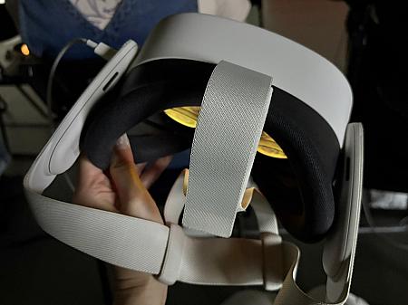 没入感がハンパないと、噂には聞いていたけれど……実は人生初のVR体験だったナビは、ワクワク。