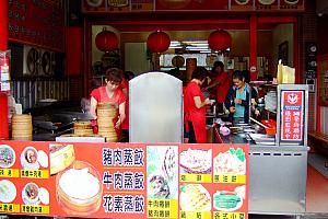 生粋の高雄人がおいしいんだよ！と連れてきてくれた「楊寶寶蒸餃」。大人数でたくさん注文したどの料理も絶品でびっくり♡<br>画像提供：林森in台湾