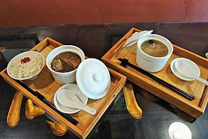 百年以上の歴史を持つ老舗漢方屋がレストランへと転身し、薬膳料理を食べられる「博仁堂」