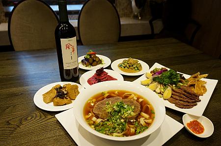 ワインと牛肉麺を同時に楽しめる「天下三絶」