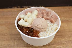 樂華夜市(楽華夜市)の人気スイーツ店「阿爸の芋圓」。ナビもよく食べてます