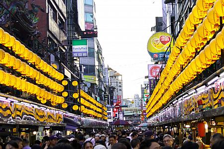 旧暦7月の「鬼月」で台湾一盛り上がるのは「基隆」です。そしてそんな「基隆」に来たら絶対訪れたいのが「基隆廟口夜市」でしょう！