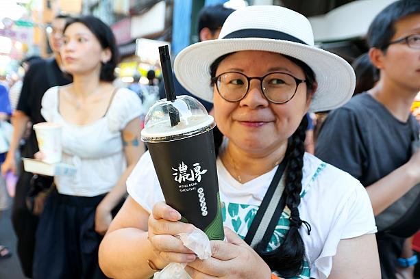 「綠豆沙」は綠豆を煮てから擂り潰して冷やしたスムージーのような飲み物で、台湾では熱を冷まし、暑さを和らげると考えられています。これ、序盤に飲んだらそれでお腹いっぱいになるのでは……？と飲まなかったナビは体調を崩したので、お腹いっぱいになっても飲むべきだった～！