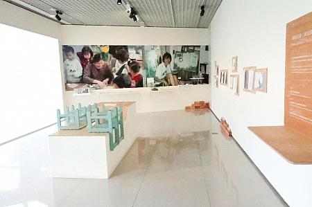 2階のギャラリーは、絵画よりも写真や工芸の展示が目立ちます。子供と一緒に楽しめる企画を実施する空間もありました。