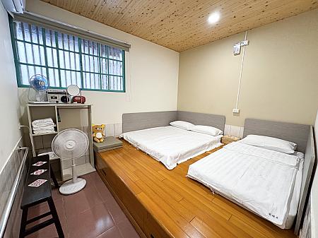 シンプルな寝室