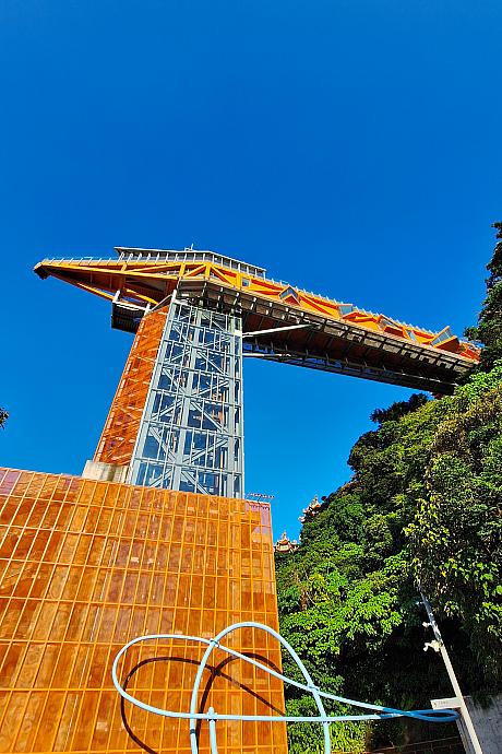 そうです。港でよく見かける大型クレーンから発想を得ているんです。