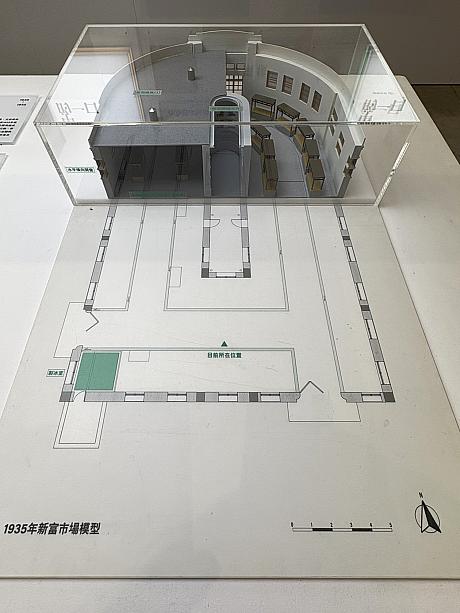馬蹄形(U字型)の珍しい構造をもつこの建物は、「新富市場」として日本統治時代の1935年に完成しました。当時は多くの日本人もこの市場を利用していたそう。