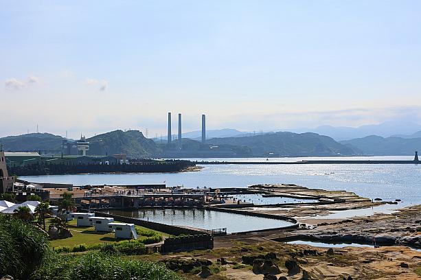 家族連れには公園内にある海水プールが大人気！シャワーなどが完備しているので、外木山の「海興游泳池」よりもカオス感が薄まって、利用しやすそうです！