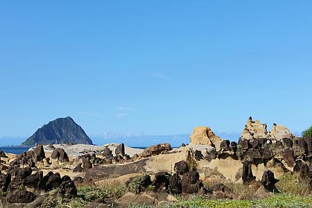 二つ目は「和平島地質公園」！長年の波と風の風化により変わった奇岩が楽しめる人気の公園です。