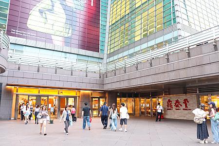 台北101はMRT「台北101/世貿」駅出口4からすぐだから、MRTを使ってのアクセスが便利ですよ～