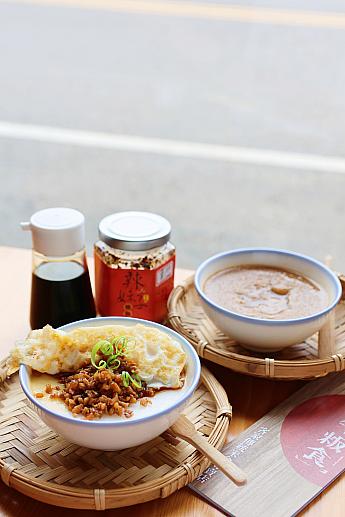 【新竹グルメ】内湾トリップの寄り道スポット！「晌午粄食」で野生艾草粄(ヨモギ餅)作りに挑戦しました！ 晌午粄食 艾草粄 ヨモギ餅 ミシュランガイド ビブグルマン 新竹グルメ 客家グルメ 新竹旅行内湾