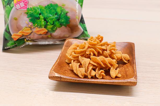 これは、香菜入りの貢丸湯の味の再現度がめちゃくちゃ高い！香菜だけでなく、セロリ、胡椒もかなり効いていて、お菓子としてもおいしいなぁ～！