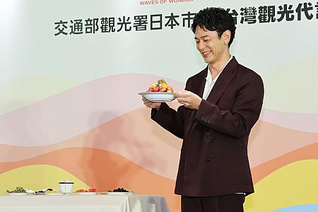 一口食べると「おいしい～」と大満足の笑顔を見せてくれ、続けて２口目も。本当に「台湾かき氷」がお好きなようです～。