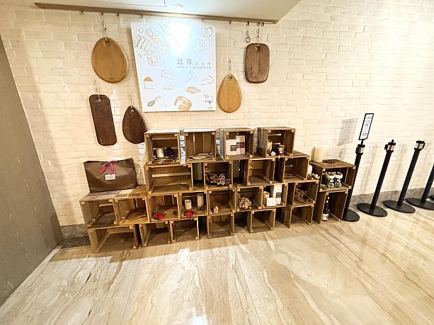そしてオーナーが趣味で集めた骨とう品や芸術作品、家具などが置かれていて、さながら嘉義にある國立故宮博物院南院の離れのよう！