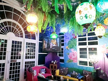 屋上には夜の時間に営業しているナイトバーにも行ってきました。ここも異国情緒漂っています！