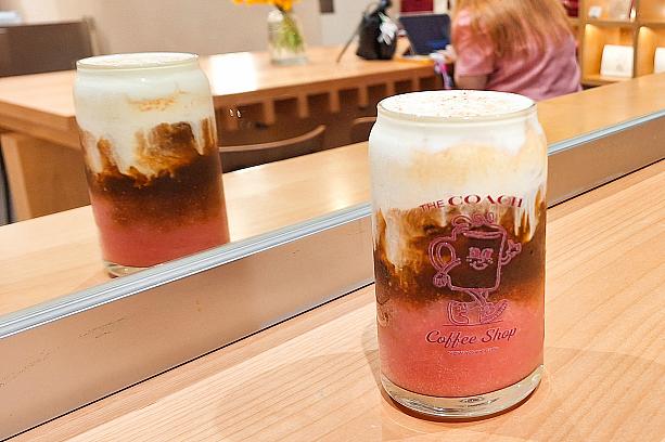 台湾のピンクグァバにブラックコーヒーを足して、塩の味がほんのりする雲のようなふわふわのミルク(奶蓋)を乗せています。これにグァバを食べる時によく振りかける「梅粉」をかけて完成！苦み×フルーティーさ×クリーミーさ×塩味が絶妙なバランスでミックスしていて、病みつきになるんです！