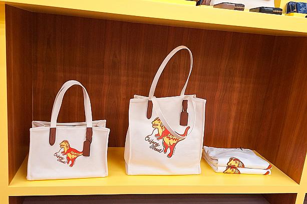 よく見ると、サイズは2つあるし、Tシャツもありましたよ～！