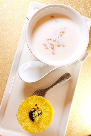 地味に最後にサーブされたフルーツの中の蜜餞を挟んだトマト(番茄蜜餞)がおいしかったなぁ！