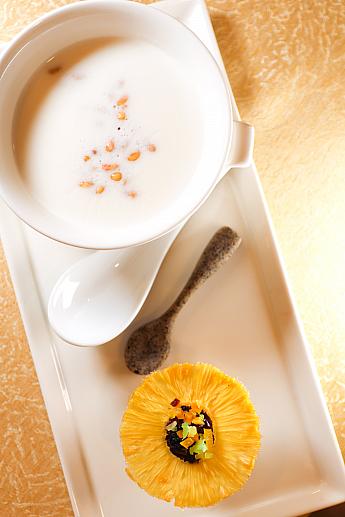 八寶飯(下)＆杏仁茶(上)