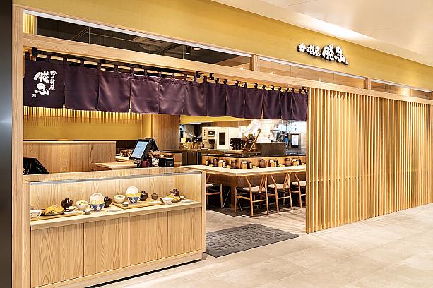 お店が入居するのは、2025年台北のホットスポット「DREAM PLAZA」のB2。エスカレーターを降りて右手奥に進むと、和を感じる上質な雰囲気の店構えが迎えてくれます。<br>写真提供：禾洋商業設計