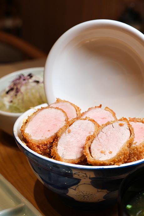 台湾でも人気の日本食といえば、とんかつやかつ丼は外せません。今回は、主に三重県を中心に飲食業を展開しているダイムグループのかつ丼ブランド「かつQ」が、台湾の慕里諾餐飲集團所によってアップグレードした「<b>かつ丼屋 勝急</b>」をご紹介します。