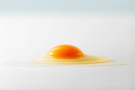 かつ丼といえば、大事な役割を担っている「卵」にも、しっかりこだわりを感じました！台湾でわずか2か所しかない生食用認証を取得する屏東「大武山牧場」のものを厳選。この牧場の卵は、日本の伊勢食品の飼育法を受け継いで生産されていて、コクがあって濃厚～！！<br>写真提供：禾洋商業設計