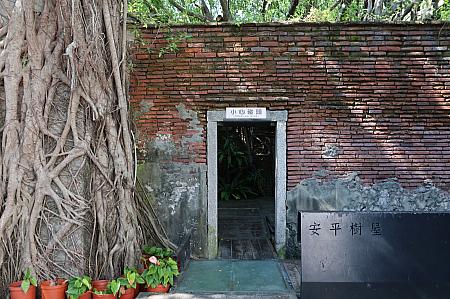 台南観光の人気スポット「安平樹屋」
