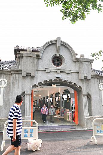ニューレトロな雰囲気の「西市場」