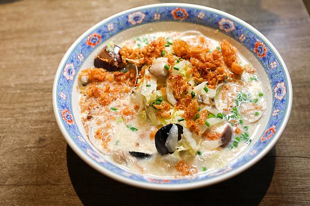 台湾らしい「ハマグリと豆乳のスープ麺(蛤蠣豆漿湯麵)」220元は優しい味わいながら、貝のエキスがしみ出たスープで奥行が感じるおいしさです。スープは1滴残らず飲み干したい！(で、実際飲み干しました！)