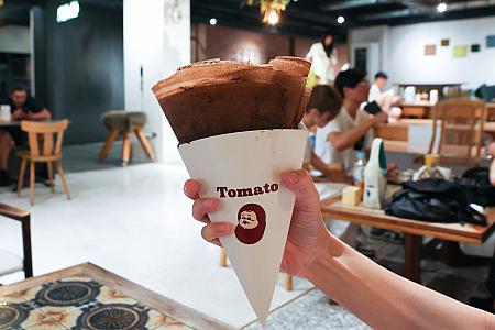 <b>チョコ＋バナナ(巧克力脆脆＋切片香蕉)80元＋10元</b><br>ショップおすすめのチョコにカット生バナナをトッピング。生地にもチョコが練り込まれているんです♪うまうま～！