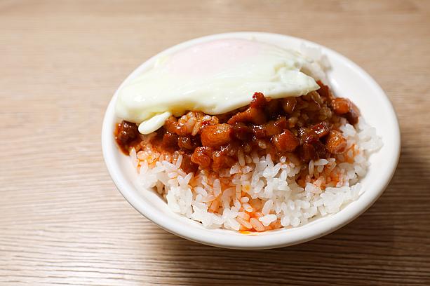 麻辣味は、辛いの得意でないナビでもおいしくいただけました。が、お隣の台湾Boyは辛さに耐えられなかった模様……。ナビは肉燥の量を少なめにしてもらったせいかなあ？