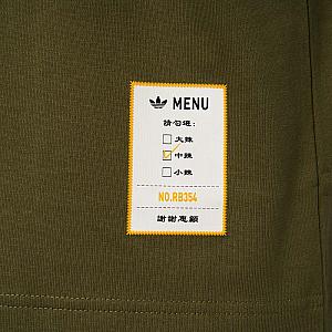 「adidas Originals 雞排系列撞色T恤(カーキ)」1,690元