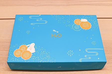 高雄のホテル「H2O HOTEL水京棧國際酒店」からは広東式の月餅とどら焼きがセットになったギフトセットが届きました！