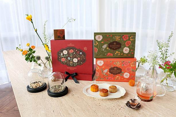 というわけで、台北ナビに届いた中秋節ギフトを紹介します！まずは「TASTE by MMHG」×「CNFLOWER」コラボの中秋節月餅ギフトです。お披露目会でそのおいしさと美しさに惚れ惚れしていたので、とっても嬉しい！