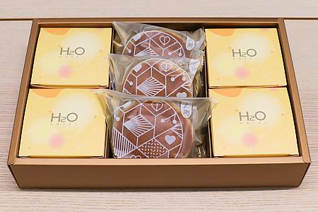 高雄のホテル「H2O HOTEL水京棧國際酒店」からは広東式の月餅とどら焼きがセットになったギフトセットが届きました！