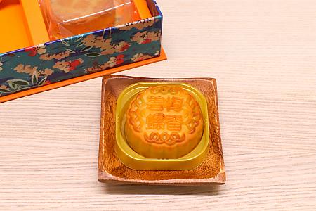 6つセットのどれも味が違うから、ナビスタッフで何を食べるかワイワイ言いながら決めたりして、そういう時間が楽しいものです。ナビは定番の味ではなくて、ほかではあまり食べられない「青梅碧螺春」をいただきました。青梅の甘酸っぱさと碧螺春の香りがバランスよくて、お上品なお味！台湾茶にもとても合いましたよ！