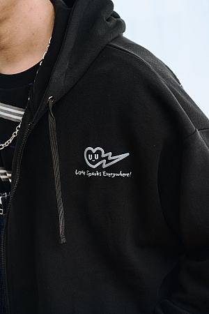 KURT聯名拉鍊愛心刺繡連帽上衣 | 象牙白／黑 | M／L | 2290元
