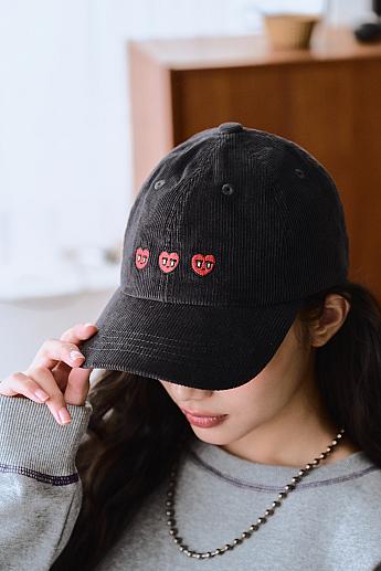 KURT聯名燈心絨愛心刺繡鴨舌帽 | 軍綠／灰藍 | F | 1290元