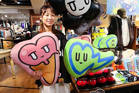 ハートや花といった温かみのあるモチーフと、クールな表情の組み合わせがKurtさんの作品の特徴。