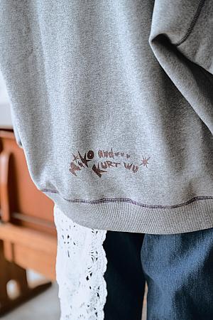 KURT聯名凹凸愛心造型長袖上衣 | 灰／黑 | M／L | 2290元