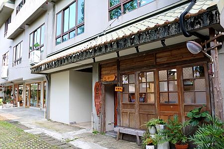 パン屋さん「貓尾巴麵包店」、カフェ「洛澄貓咪茶品店」、ビストロ「隱居。酣 InHouse ChiaYi」、韓国料理「Twozzim 燉雞」、イタリアンジェラート「CITTA義大利冰淇淋」、鉄板焼＆鍋「初物」、中華料理「八之五食堂」、パイナップルドリンク「梨窩」などの飲食店のほか、地元ヒノキ製品を扱う「松檜木創」などが並びます。