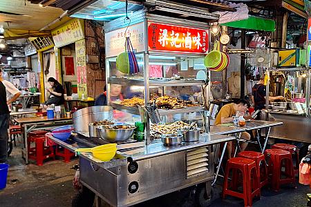 歩いて楽しく、食べておいしい「臨江街觀光夜市(通化街夜市)」！観光夜市と言いながら、ローカル率がかなり高く、歩きやすさも魅力の一つ！台北101からも近いので、是非訪れてみてください！