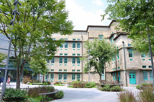 台湾南部にある「嘉義市立美術館」は、日本統治時代の建物をリノベした素敵な雰囲気です。