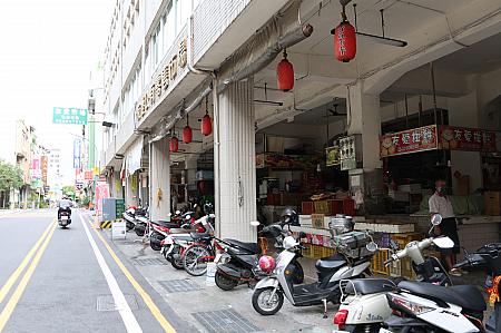 目の前には友愛市場も。台南っ子気取りでローカル暮らしが体感できそうな「Ｕ.Ｉ.Ｊ Hotel＆Hostel-友愛街旅館」。おすすめですよ！