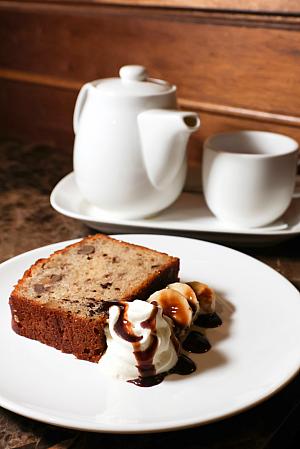 <b>バナナパウンドケーキ(香蕉核桃磅蛋糕)120元</b>