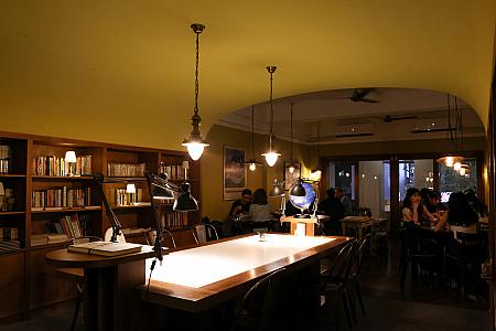 【高雄カフェ】高雄人に大人気！「Cafe Strada」でゆる～く過ごす台湾のごきげんタイムが心地良すぎる！ CafeStrada 歩道咖啡館 BerenicePatisserie 貝荷尼絲手工甜點 美麗島駅近く 高雄カフェ 高雄グルメ 高雄旅行 高雄観光 リノベカフェ 台湾旅行 台湾観光 台湾グルメ台湾カフェ